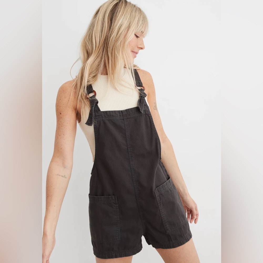 Aerie Smokey Gray Overall Shorts Size M